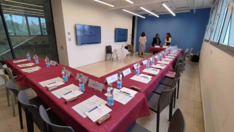 חדר הרצאות להשכרה ל-30 אנשים, השכרת חדר הרצאות ל-30 אנשים בקמפוס עמותת תפוח חדר הרצאות להשכרה ל-30 אנשים, השכרת חדר הרצאות ל-30 אנשים בקמפוס עמותת תפוח