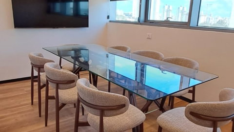 חדר ישיבות להשכרה ל-8 אנשים, השכרת חדר ישיבות ל-8 אנשים באול אין נתניה חדר ישיבות להשכרה ל-8 אנשים, השכרת חדר ישיבות ל-8 אנשים באול אין נתניה