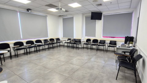 כיתה להשכרה ל-15 אנשים, השכרת כיתה ל-15 אנשים במכללת יוזמות - We Class